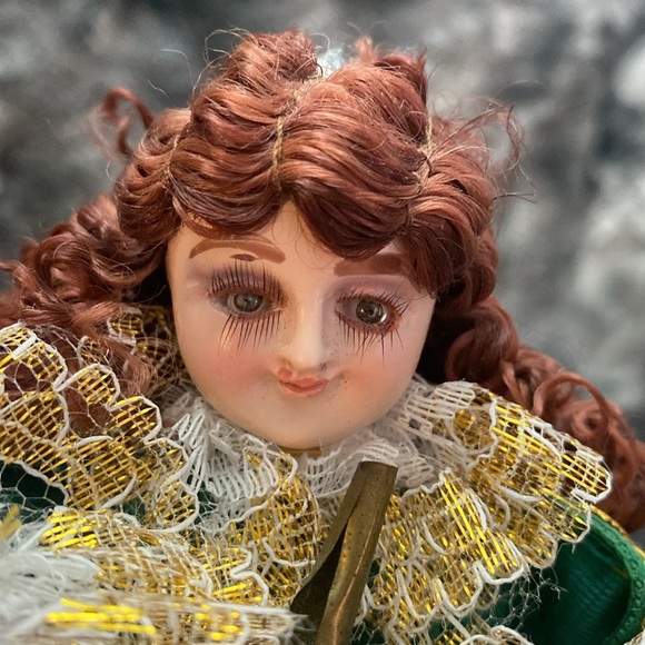 VTG Infant Of Prague Santo Nino Doll Statue on Wood Carved Base - Picture 11 of 16